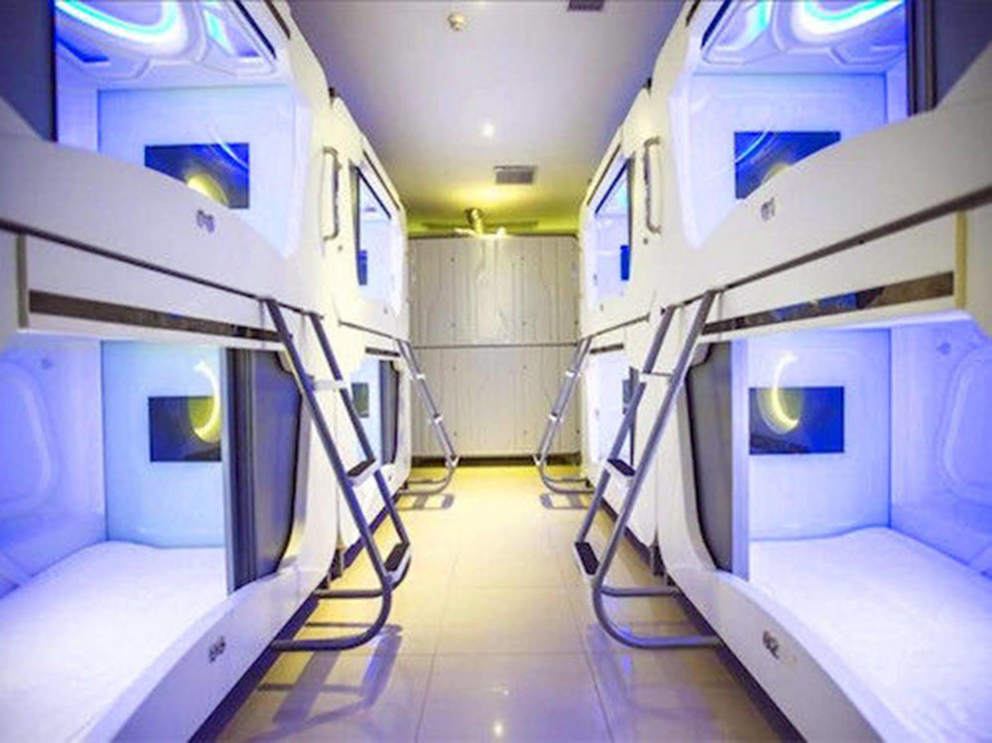 Time Capsule Hotel 2*
